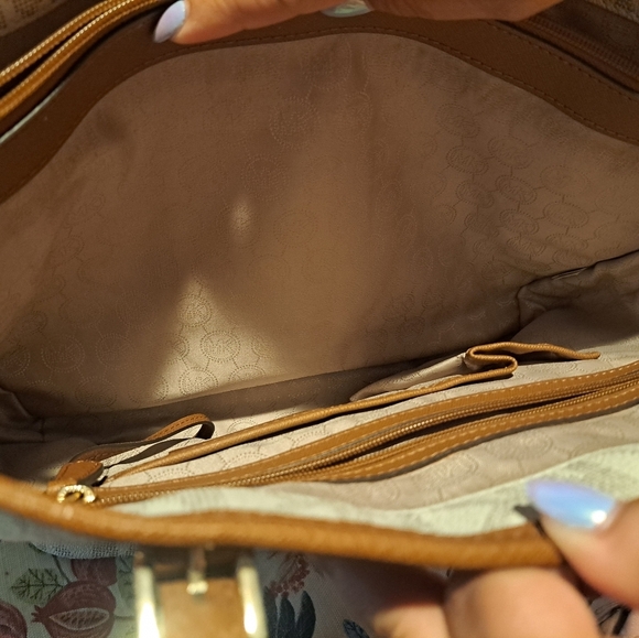 Michael Kors Purse - Picture 9 of 14